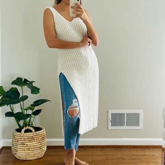 Free People Tops - Like New! Free People long knit tank; cream knit; size Large